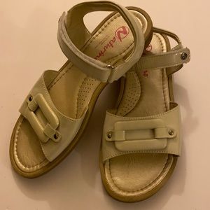 Like New, Naturino Girl Summer White Sandals Sz 34